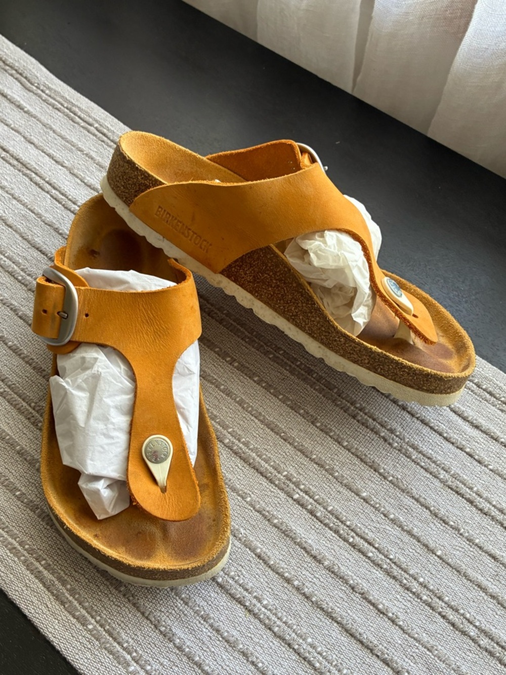 Birkenstock Gizeh big buckle.